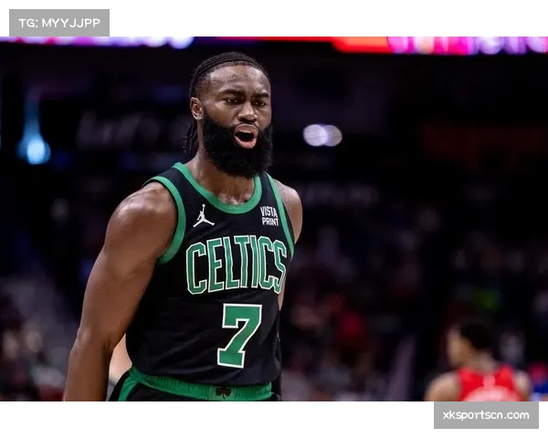 杰伦·布朗本场仅获三次罚球机会,对裁判漏判犯规表示困惑与不满