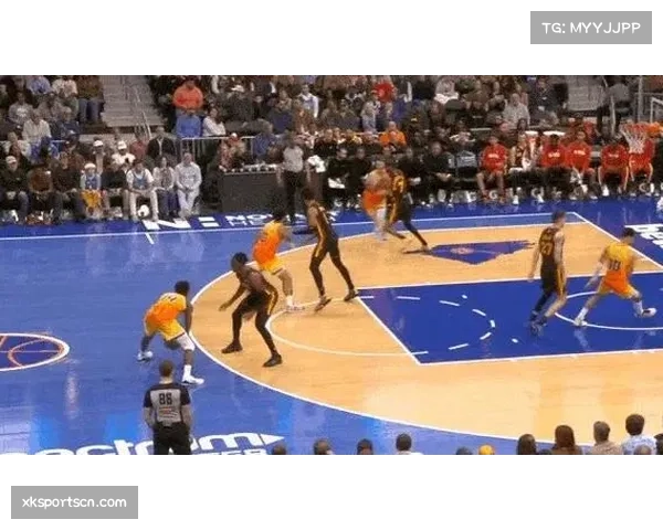 迪拜高位挡拆战术奏效 射手拉开空间冲击篮筐制造威胁